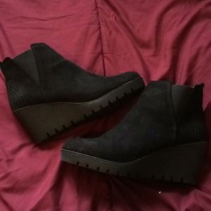 Black wedge ankle boots 7-1/2